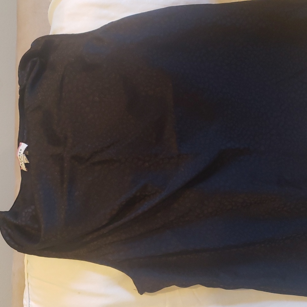 Medium black top
